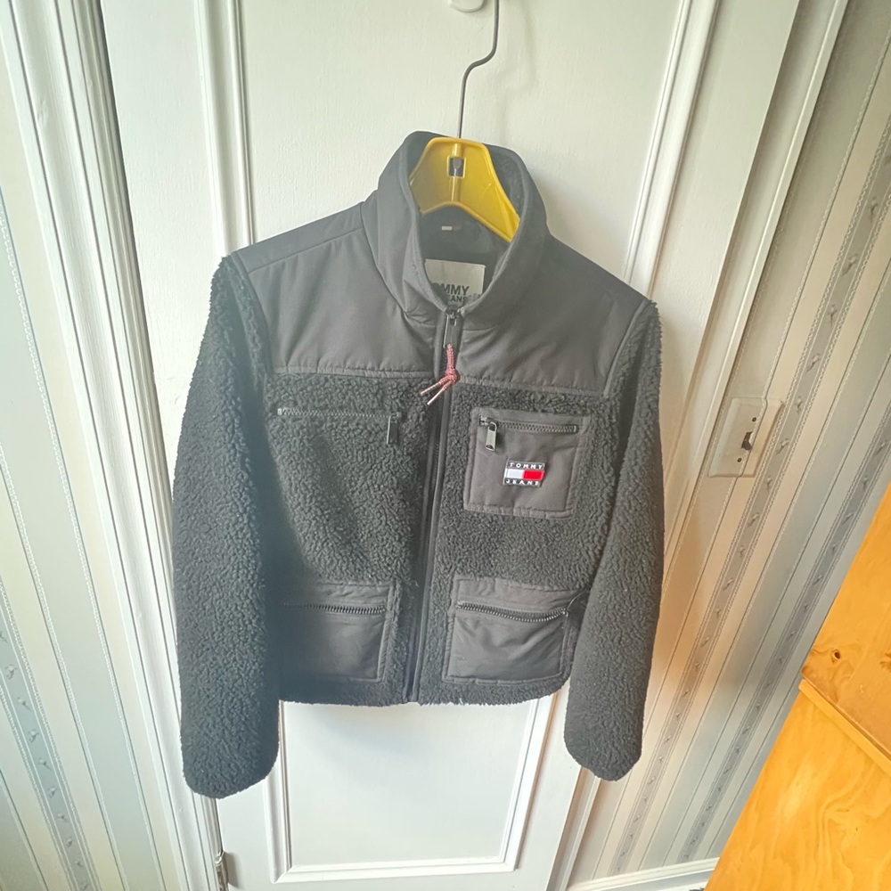 TOMMY HILFIGER JEAN JACKET—EXCELLENT CONDITION!
